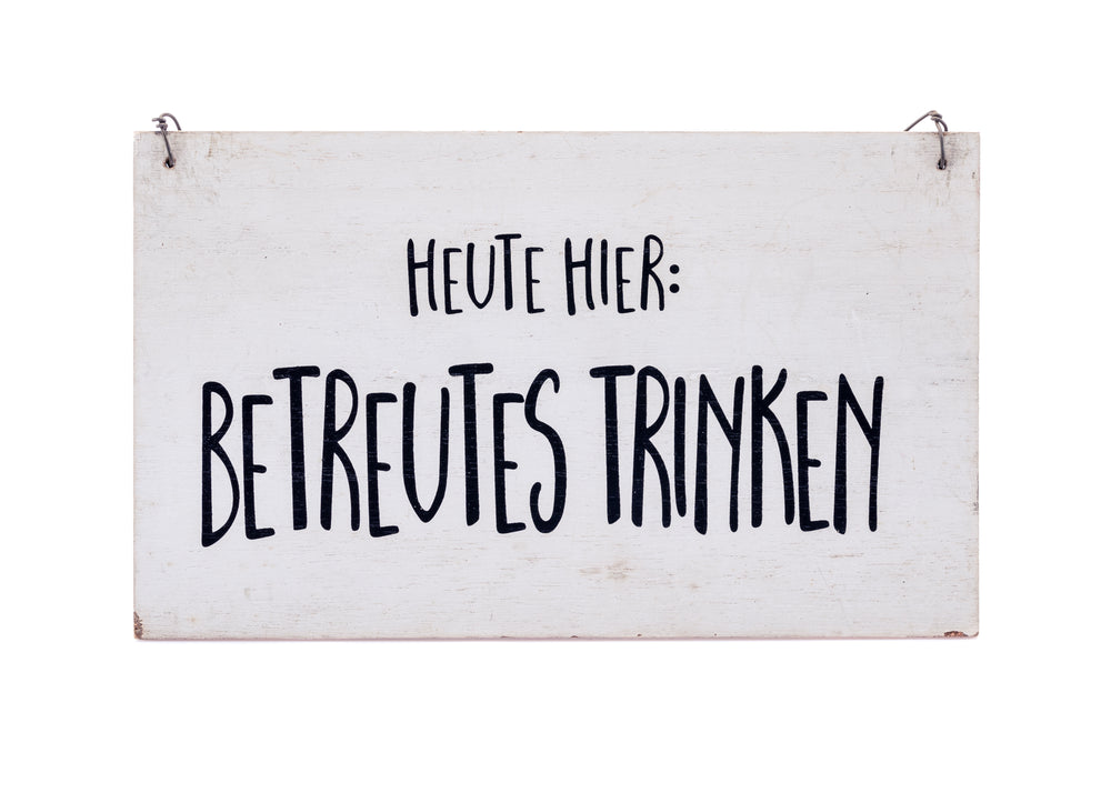 Schild „Heute hier betreutes Trinken“